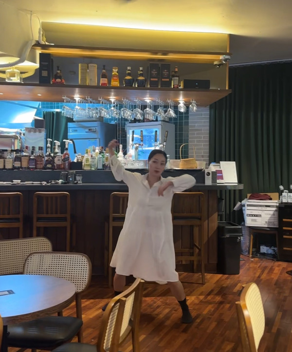  오프닝 무대에 나선 김보성 무용가.